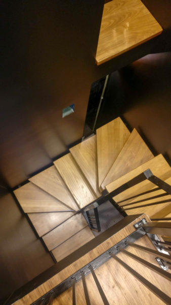 лестницы из массива, лестницы калининград